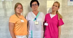 vedúca sestra chirurgického oddelenia (v strede) so študentkami, foto AGEL