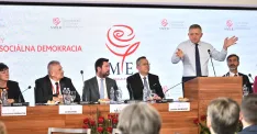 Premiér Robert Fico na sneme strany Smer-SD (Zdroj: TASR / Jakub Kotian)