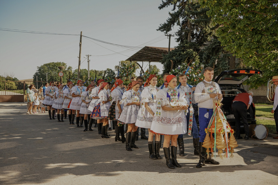Dožinky spolu s hodmi sa zvyčajne konajú prvý septembrový týždeň | Foto- FB Iveta Matúšová - starostka obce Radošovce