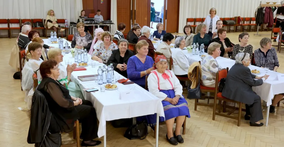 Babicka Roka Senica Jednota Dochodcov