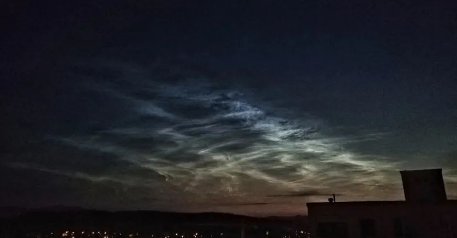 Svietiace oblaky, NLC, noc