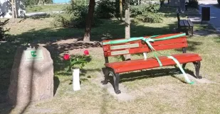 Sastin Straze Pamatna Lavicka Sepcialna Skola