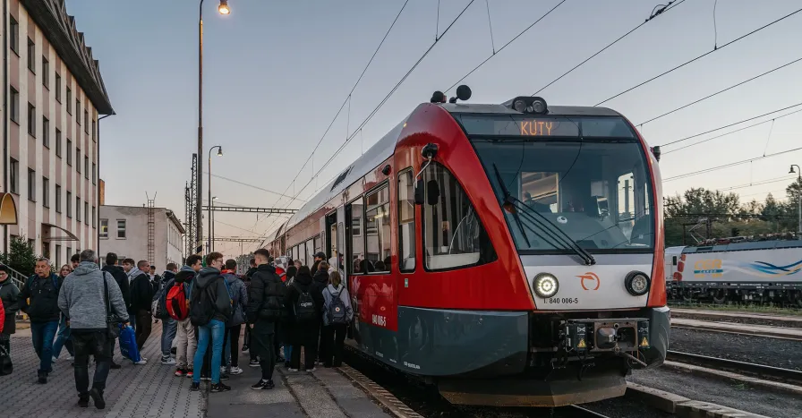Zssk Upravuje Nahradnu Dopravu Medzi Kutmi a Skalicou Potrva do Odvolania