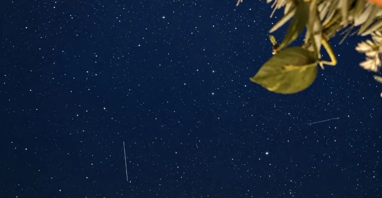 Po zatmení slnka nočnú oblohu rozžiaria desiatky meteorov