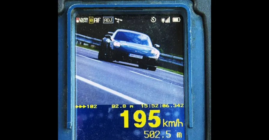 Policia 195Kmh Dialnica D2