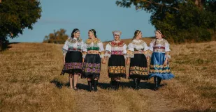 Folklorny Subor Korlatko Cerova Foto Lubos Ceresnak