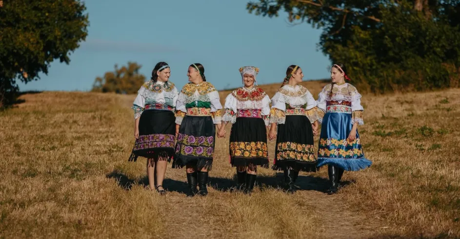 Folklorny Subor Korlatko Cerova Foto Lubos Ceresnak