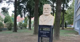 Pauliny Toth Senica Busta