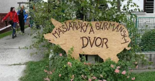 Sekulske Remeselnicke Dvory