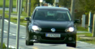 Autom Chcel Zrazit Policajta Potom Utiekol Jablonica