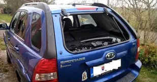 Skalica Rozsekane Auto Sekerou 2