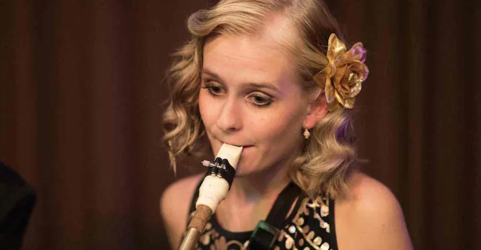 Frederika Babuliakova Robim Co Ma Bavi Saxafon