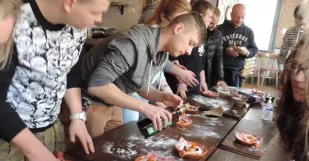 Studenti Hotelovej Akademie Holic v Londyne Jamie 1