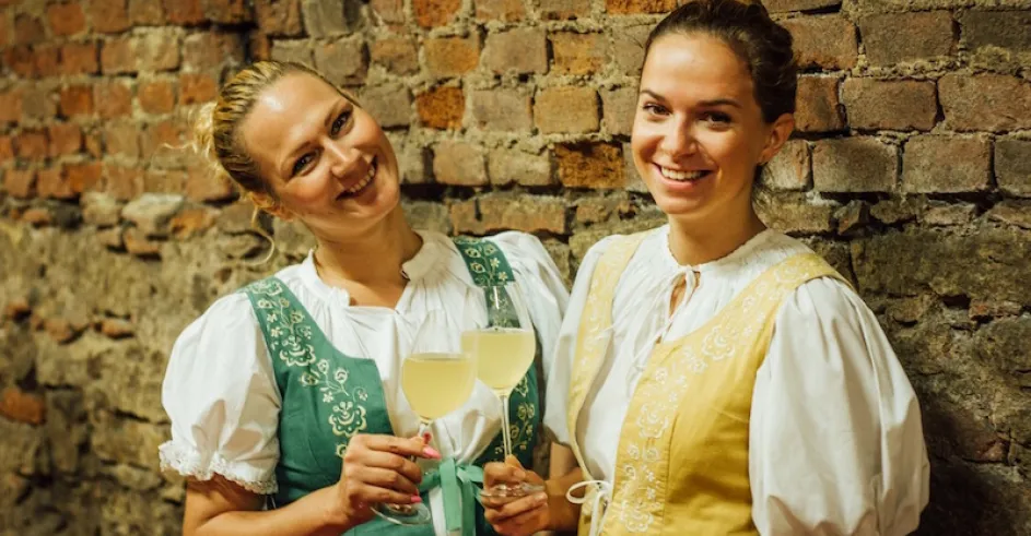 Ochutnavka Burciaku pri Cimbale vo Vinarstve Habsburg Holic