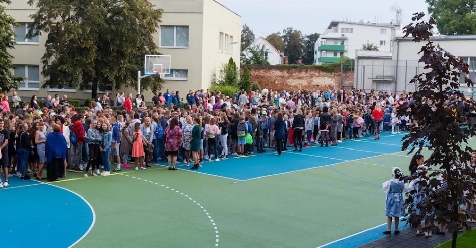 Zs Dr J Derera Malacky Po Revitalizacii Dvora