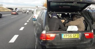 Policia D2 Prenasledovanie