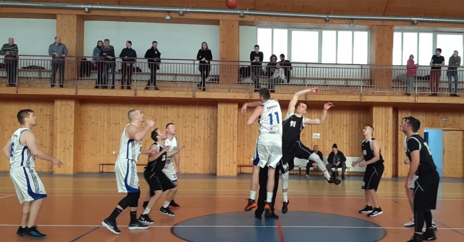 Basketbal Holic