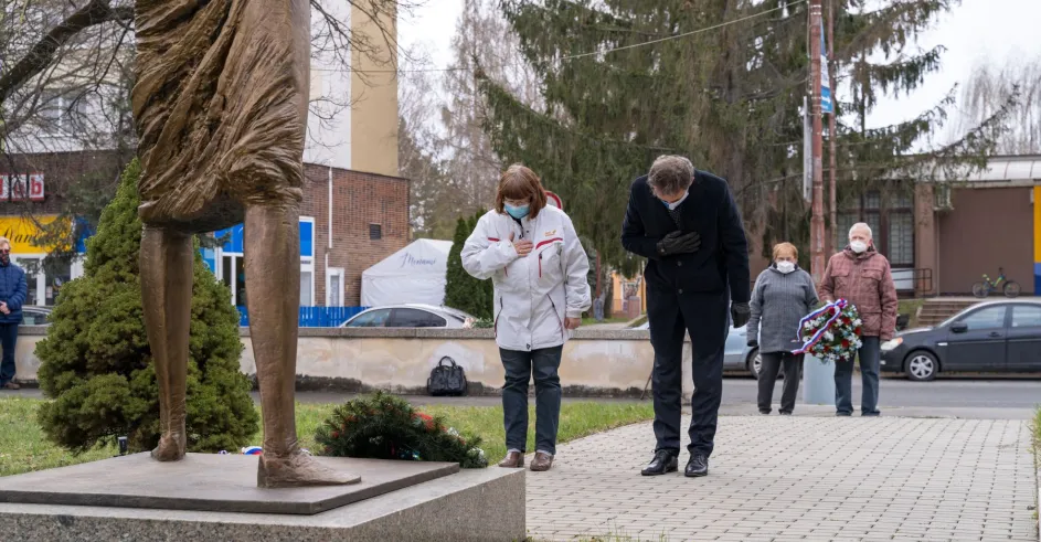 Fotografia Ticha Spomienka pri Prilezitosti 76. Vyrocia Oslobodenia Mesta Senica od Fasizmu 4