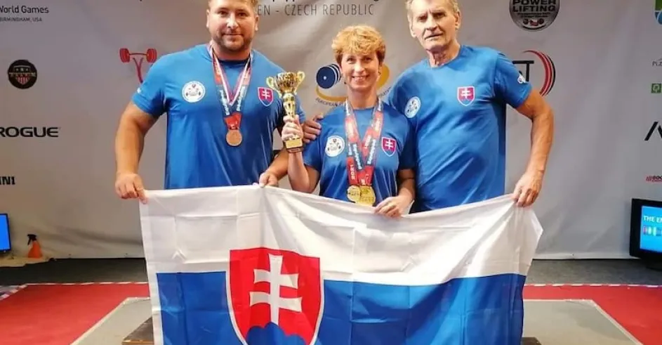 Seničania Zľava Rehár Monika Beer Tréner Marián Beer