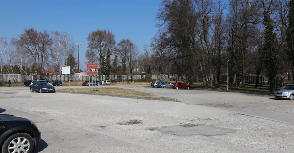 Parkovisko pri Hasicoch Sa Bude Rekonstruovat