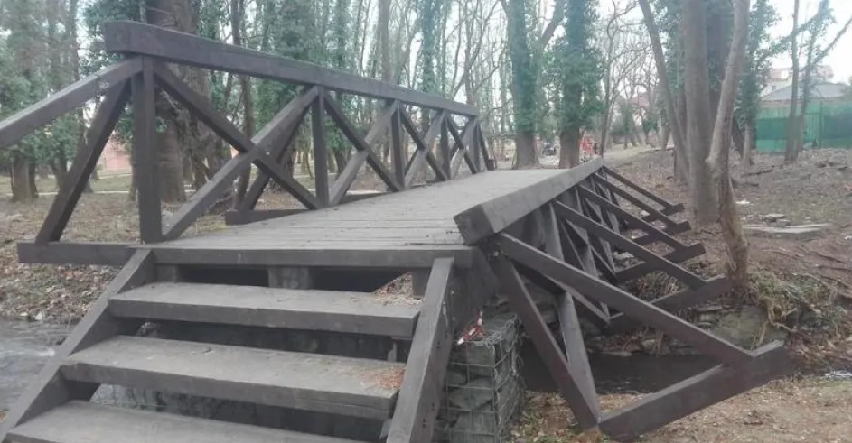 Mostik Zlomeny Stupava Park