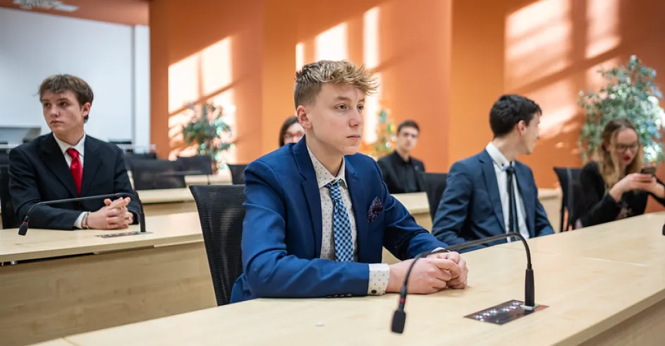Mladeznicky Parlament Bsk 7
