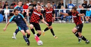 Foto z mestského derby Spartak Stráže - Slovan Šaštín 4:0. Foto: Rasťo Mjakiš.