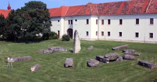 Holicske Megality Menhiry Foto Jaroslav Carsky