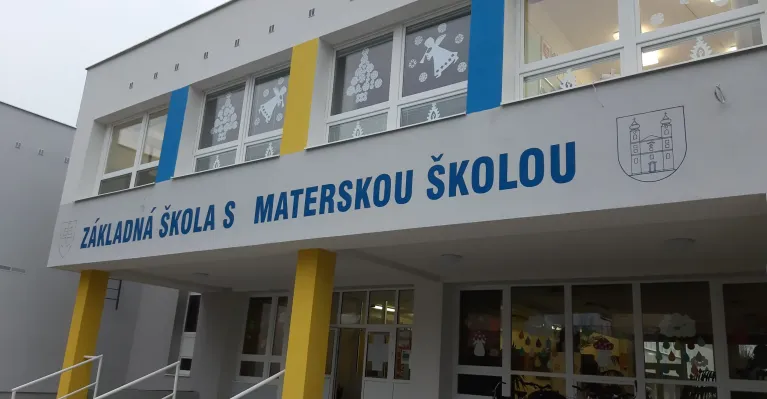 Základná škola s materskou školou vo Veľkých Levároch, zdroj: obec Veľké Leváre