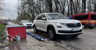Prejazd vozidiel cez dezinfekčný brod na hraničnom priechode v Moravskom Svätom Jáne. Foto: Záhorí.sk