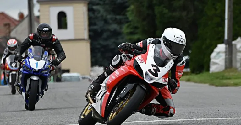 Motocyklové preteky v Kopčanoch uzatvoria niektoré cesty