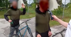 Policajti opakovane zastavili cyklistu v Plaveckom Štvrtku. Nafúkal až 3 promile