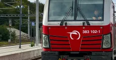 Prvý skúšobný vlak v rakúskom Marcheggu po rekonštrukcii trate (foto: Záhorí)