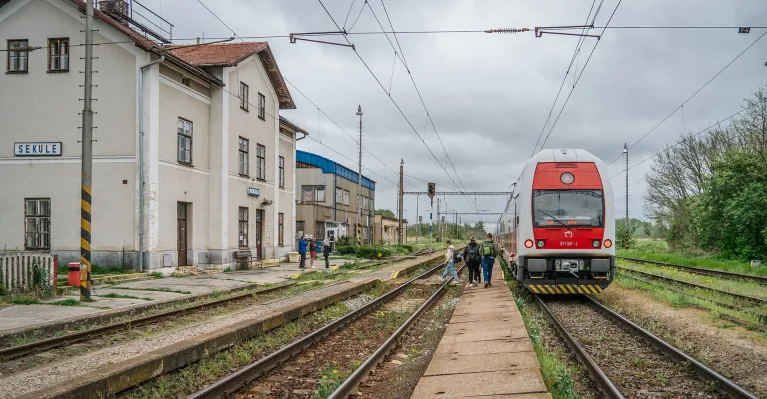 Železničná stanica Sekule (zdroj: ZSSK)