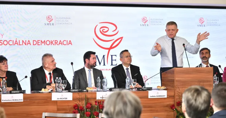 Premiér Robert Fico na sneme strany Smer-SD (Zdroj: TASR / Jakub Kotian)