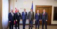 Predseda parlamentu Richard Raši (tretí vľavo) na stretnutí so zástupcami samospráv (zdroj: Národná rada Slovenskej republiky)