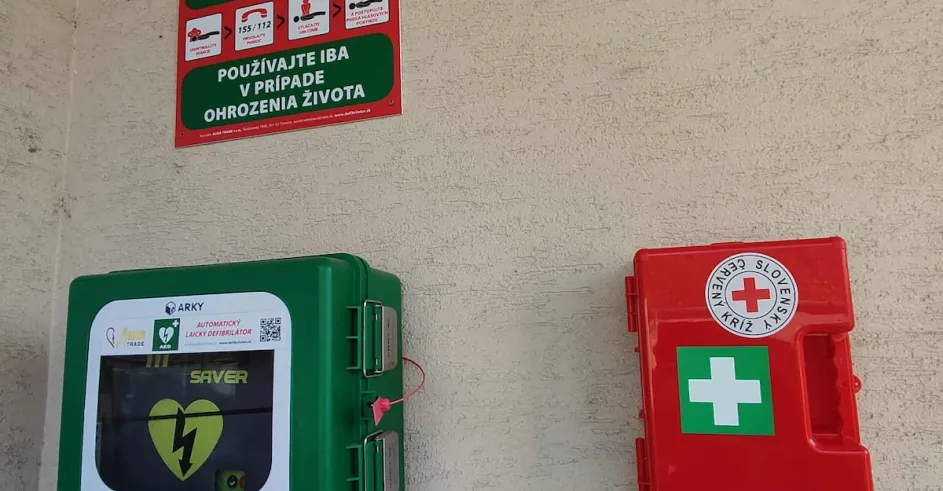 Defibrilator Lekarnicka Cerveny Kriz