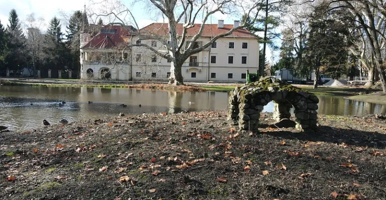 Stupavský kaštieľsky park ožíva aj novým vodopádom