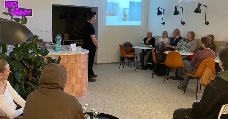 Ako sa menilo vešanie obrazov? Galérijný klub v KC JÁNY má za sebou premiéru