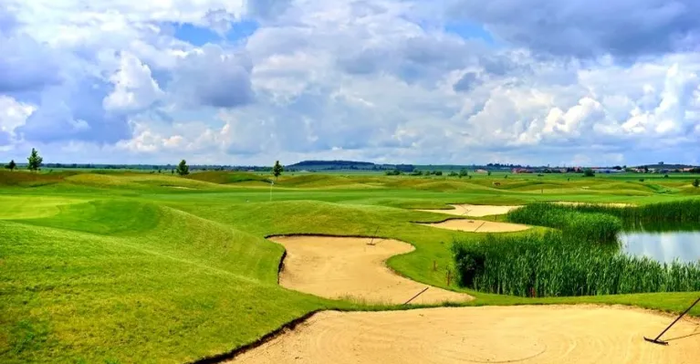 Ilustračné foto Golf v Skalici, Slovakia Travel