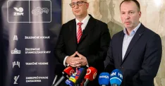 Minister dopravy Jozef Ráž a generálny riaditeľ ŽSR Miroslav Garaj (zdroj: TASR / Dano Veselský)
