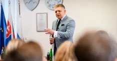 Premiér Robert Fico na diskusii so študentami v Malackách (zdroj: Facebook / Robert Fico)