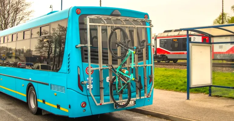 Župné autobusy s cyklonosičmi opäť vyrážajú do premávky zo Senice