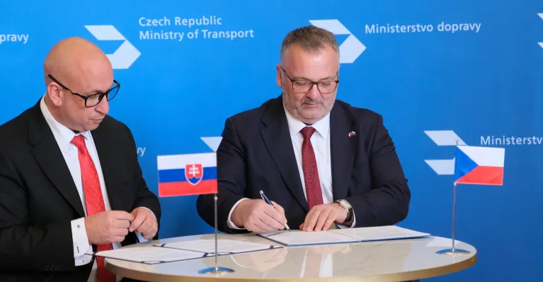 Podpis memoranda medzi ministrami dopravy SR a ČR (zdroj: ministerstvo dopravy ČR)