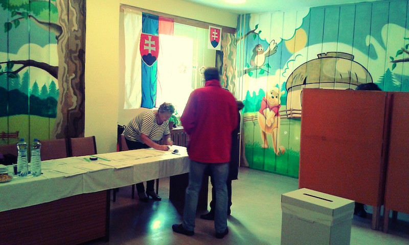 Volebná miestnosť v Stupave - materská škola pripomína detský kútik. Foto: Dominik Katona 