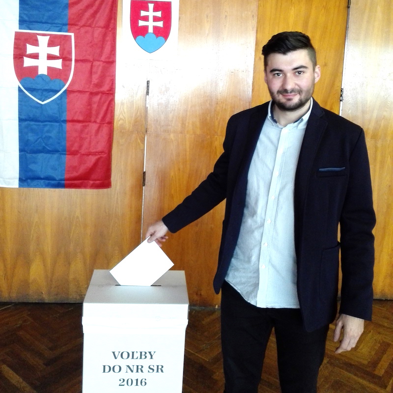 Krátko po obede odvolil v Plaveckom Podhradí ďaľší kandidát zo Záhoria Ľubomír Kocourek.