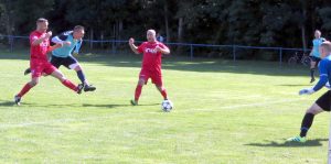 Foto zo zápasu Kunov - Sekule: Rado Burian dáva gól na 2:1.