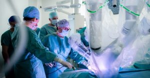 Prvá chirurgická operácia onkochirurgického pacienta s využitím unikátnej robotickej technológie da Vinci Xi.