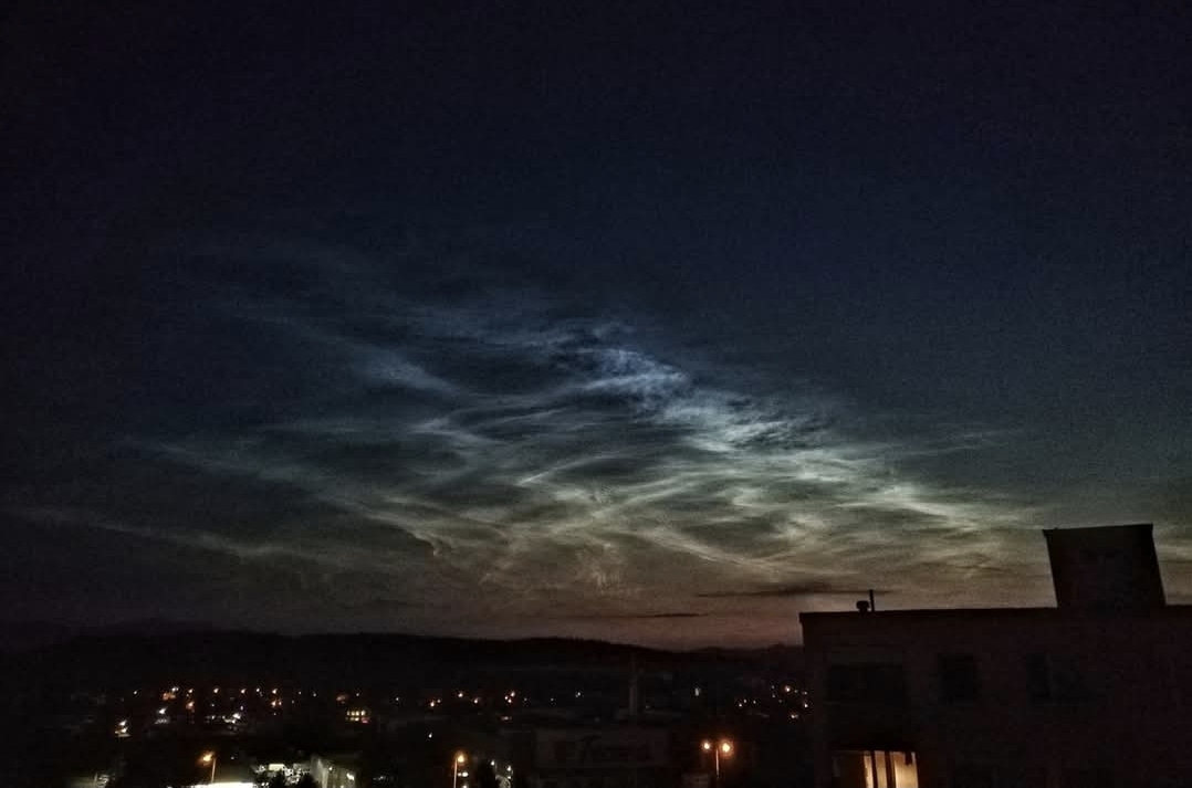 Svietiace oblaky, NLC, noc